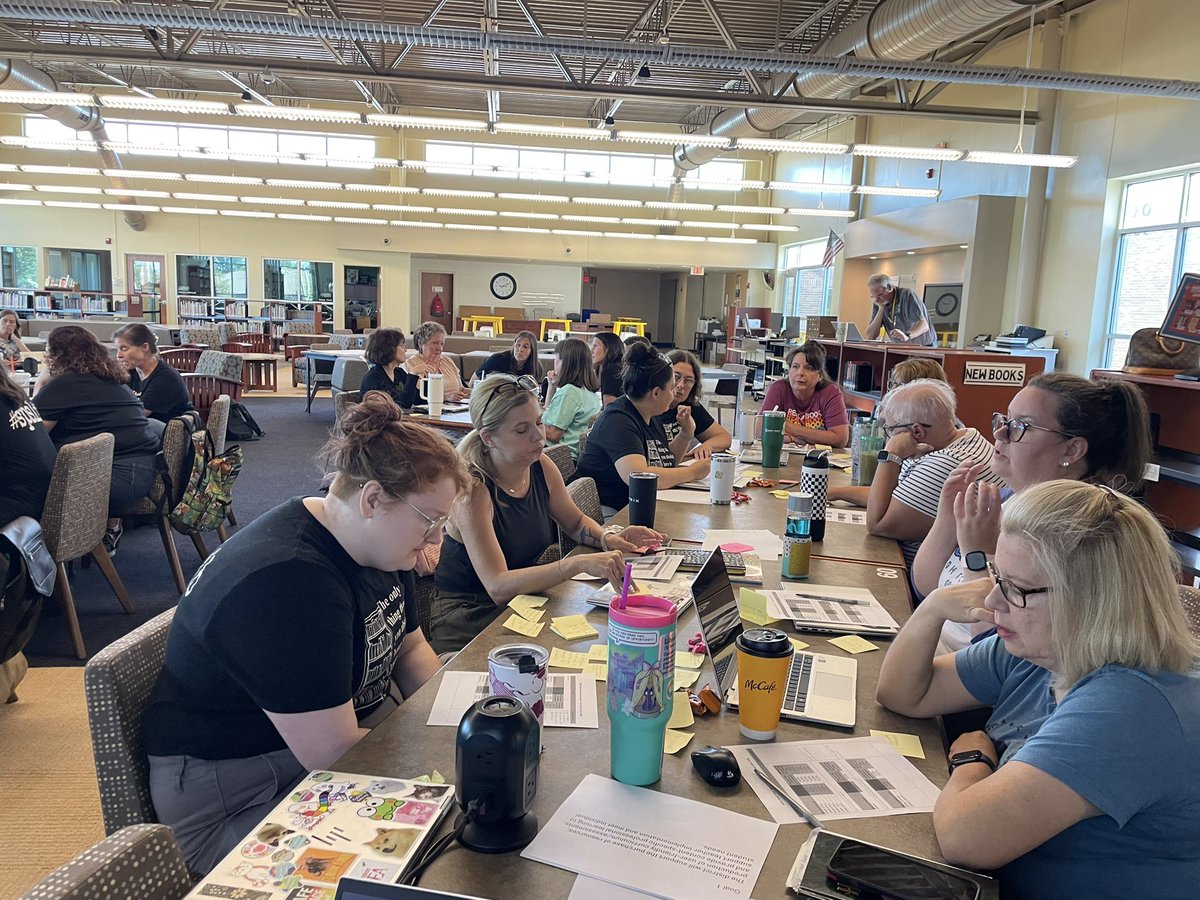 jtalburt's tweet image. .@officialSPS Librarians gathered together for professional learning and collaboration during the summer option of #TeachForward! #spslib #SPSCurriculum 📚❤️📚