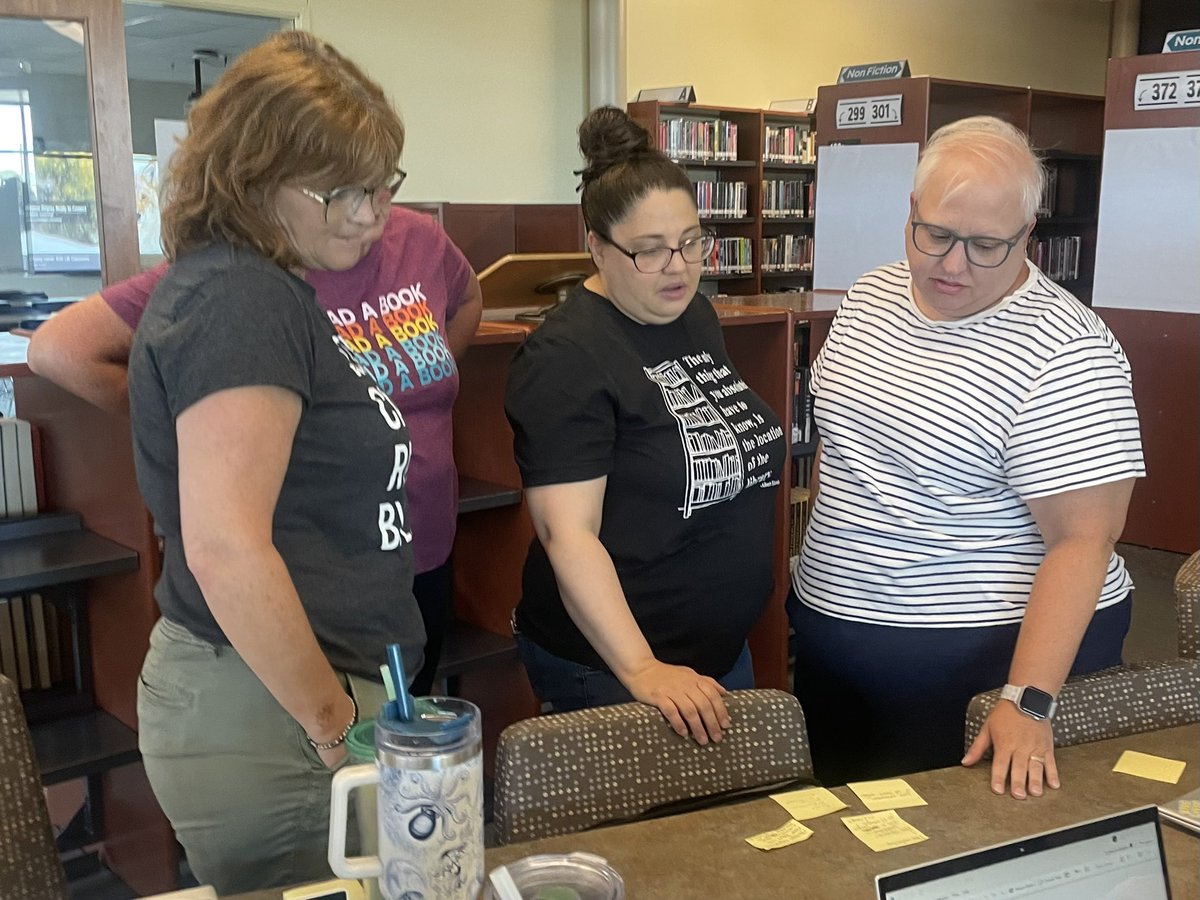 jtalburt's tweet image. .@officialSPS Librarians gathered together for professional learning and collaboration during the summer option of #TeachForward! #spslib #SPSCurriculum 📚❤️📚