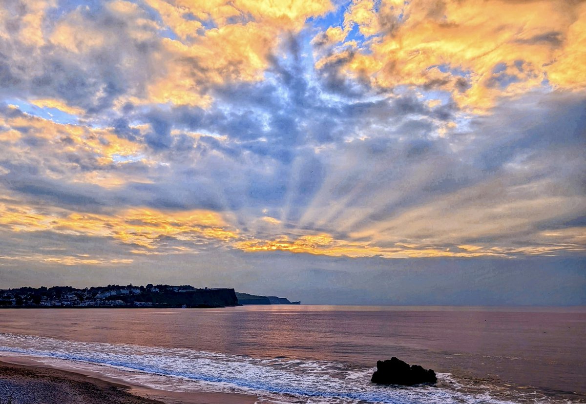 Love Ballymena (@loveballymena) on Twitter photo Sunrays at Sunset tonight on the Antrim coast.
📍 Ballycastle, County Antrim
📸 Anne Kelly Art and Photography • <a href="/annlizkelly/">Anne Kelly ⛔NO DMs⛔ 🌻 🇺🇦 💞</a> Sunrays at Sunset tonight on the Antrim coast.
📍 Ballycastle, County Antrim
📸 Anne Kelly Art and Photography • <a href="/annlizkelly/">Anne Kelly ⛔NO DMs⛔ 🌻 🇺🇦 💞</a>