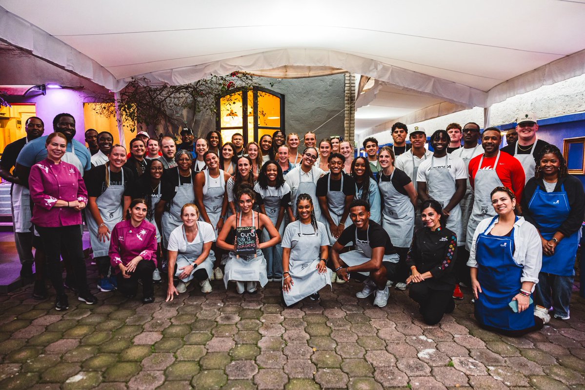 SunDevilBeachVB's tweet image. Big 12 Beyond Borders 🇲🇽

Last week, Arden Besecker represented @TheSunDevils in Mexico as part of the @Big12Conference Beyond Borders program. She participated in activities with student-athletes and administration from other Big 12 schools! 💛

#SandDevils /// #ForksUp