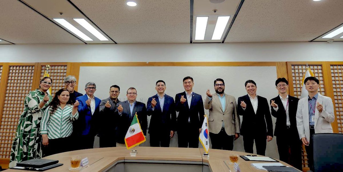 DavidGustavoRR's tweet photo. 🇰🇷 La Gubernatura de Gyeongsangnam-do y la alcaldía de Busan son aliados clave... 

¡Avanzamos en acuerdos para los #PODECOBI!

📸 Vice Gobernador de Asuntos Económicos, Kim Myeong Joo.

#PlanMéxico #APEC2025Korea

@Claudiashein @m_ebrard @vidallerenas @SE_mx

#DiamondClubSNU https://t.co/52jx2aqbeh