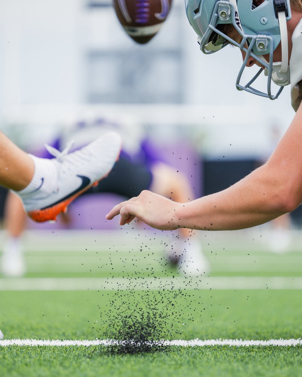 KStateFB's tweet photo. The kick and the closeup 🔎 https://t.co/GJeMjf2CSf