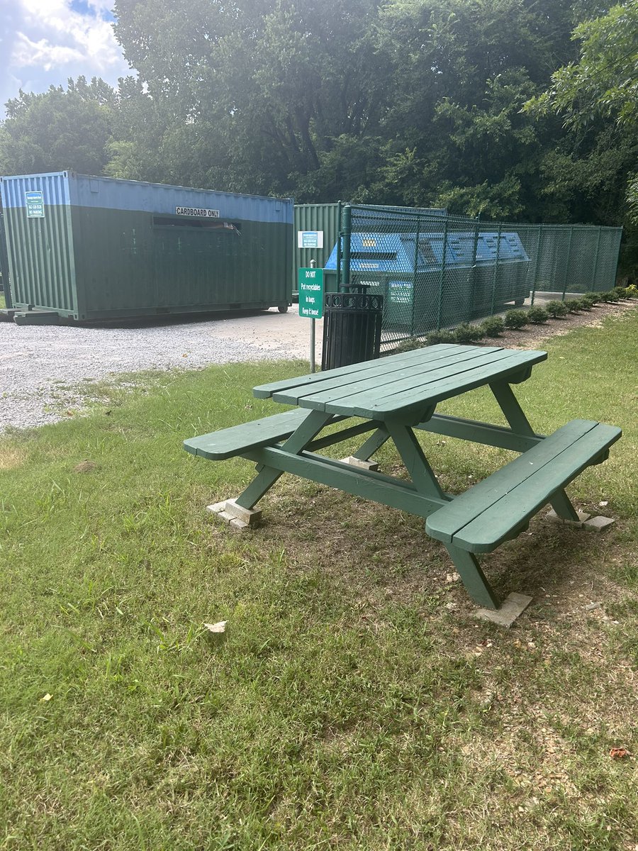 Why does <a href="/CoS_Sanitation/">StarkvilleSanitation</a> need a picnic table by the recycling boxes? This is just strange to me #NotAPicnicSite #OnlyOpenAtCertainTimes