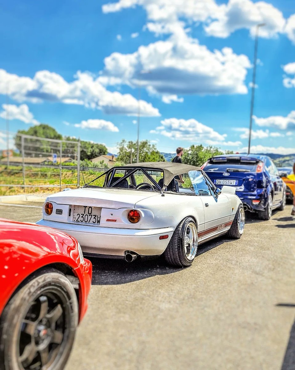 InCarNation_jp's tweet photo. Sette anni insieme 🤍 Tanti auguri a noi Mazdina del mio cuore 🍾🥂

#Mazda #Mx5 #Miata #7anni #Insieme #Anniversary #7years #Dreamcar #Love #Passion #InCarNation #JinbaIttai #Nostalgic #Roadster #WorkWheelsJapan #GoocarsHemi https://t.co/2HFtbSkXLI