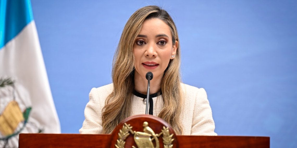 AGN (@agn_noticias) on Twitter photo #NacionalesAGN | Este jueves la directora legal y de relaciones interinstitucionales de la empresa APM Terminals Quetzal, informó que se hizo una inversión inmediata de 8 millones de dólares para Guatemala, para mejorar la atención portuaria del país.
🖊️<a href="/Brenda_AGN/">Brenda Lari</a> #NacionalesAGN | Este jueves la directora legal y de relaciones interinstitucionales de la empresa APM Terminals Quetzal, informó que se hizo una inversión inmediata de 8 millones de dólares para Guatemala, para mejorar la atención portuaria del país.
🖊️<a href="/Brenda_AGN/">Brenda Lari</a>