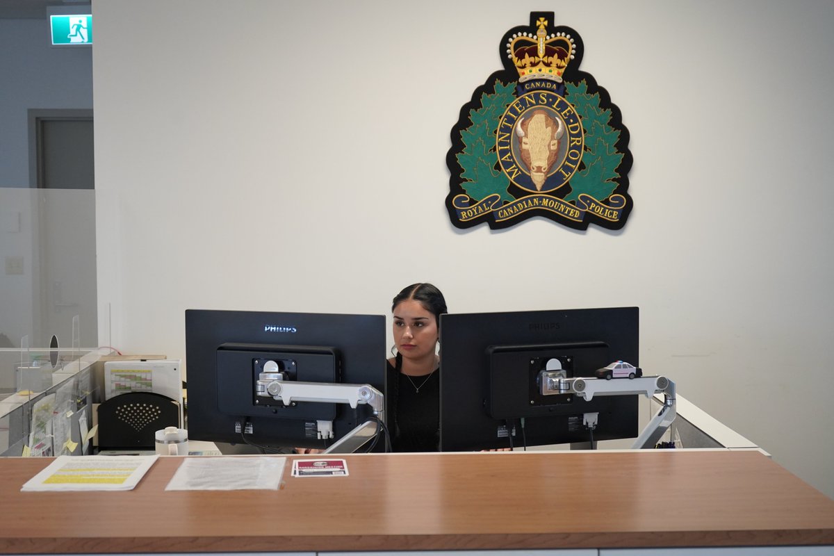 nvanrcmp's tweet image. Heads up, #NorthVan: Our front counter will be operating at a reduced capacity tomorrow (July 25) and service times may be impacted.
As always, you can call our non-emergency line 24/7 at 604-985-1311 or 911 in an emergency. We appreciate your understanding.