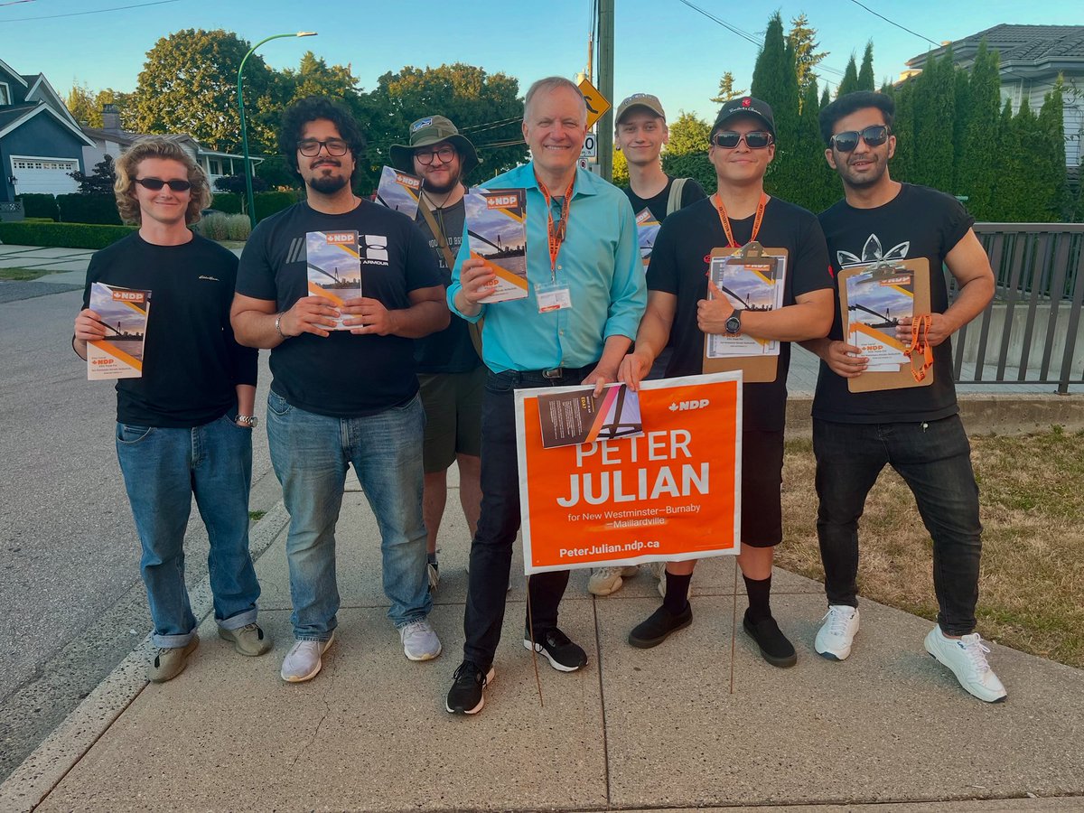 MPJulian's tweet image. What a fantastic door knocking session with our amazing group of volunteers last night in #Burnaby. It's through efforts like these that our team demonstrates its commitment to building community—by listening, connecting, and offering support.
