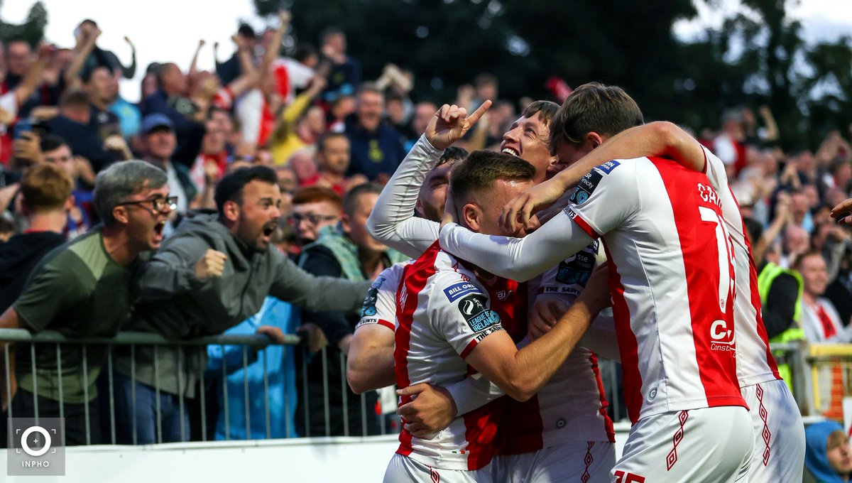 Inphosports's tweet image. Pure joy for the @stpatsfc faithful as Chris Forrester scores the winner in Richmond Park! ⚽️
📸@RyanByrnePhoto