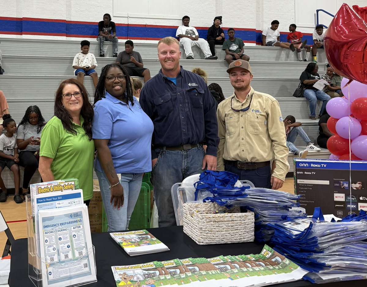 It always warms my heart when my <a href="/DukeEnergy/">Duke Energy</a> colleagues show up to help me at an event. We are here tonight at the Clementa Pinckney Foundation Back to School event in the City of Mullins. Come see us! #It’sForTheChildren