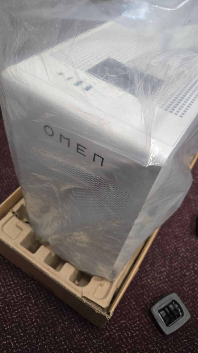 DaPoets42's tweet image. The @OMENbyHP 35L Gaming PC Giveaway is ready for shipping!