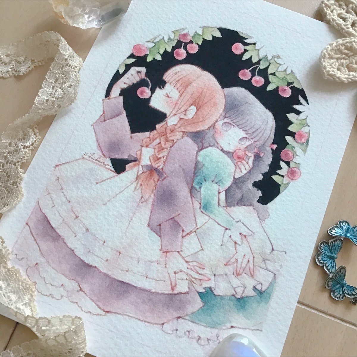 chihiro_apricot's tweet image. サクランボの季節~アンとダイアナ
水彩紙ラングドンプレステージ
は色鉛筆の線がふんわりとして
塗りも優しい感じに仕上がります✩.*˚
最近ハマってる黒ベタバックは
アクリル絵具なので作業はなかなかスリリングです。実はめっちゃ時間かかってます😅