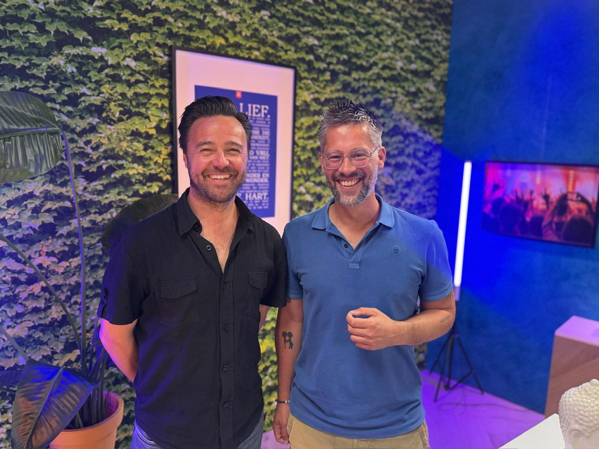 Mijn gesprek met filosoof Lammert Kamphuis, die een streng dogmatische religieuze omgeving ontvluchtte en ons veel kan leren over innerlijke vrede en perspectivische lenigheid: open.spotify.com/episode/1irCsQ…