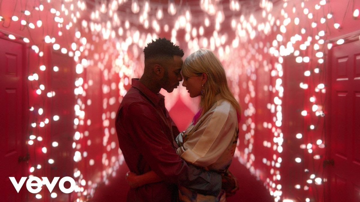 reponcharts's tweet image. Lover (326.296.604 views) surpasses Mine as Taylor Swift’s 19th most viewed music video on YouTube