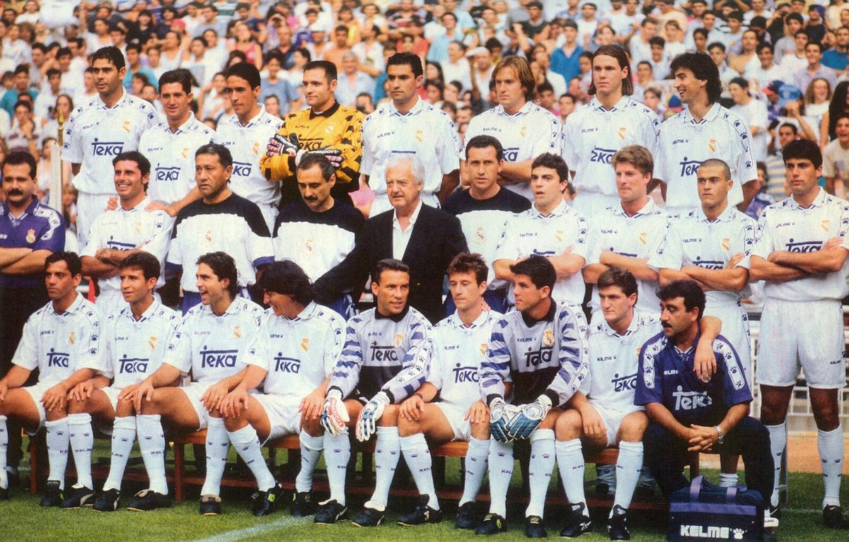 Rancoma_'s tweet image. 24 de julio de 1995. Tal día como hoy de hace 30 años se presenta el Real Madrid de la temporada 1995-96. Una temporada que acabó siendo una auténtica pesadilla. La peor campaña, con diferencia, que he vivido como madridista. Un horror.
📸 Fotografía de Juan Navarro. Don Balón.