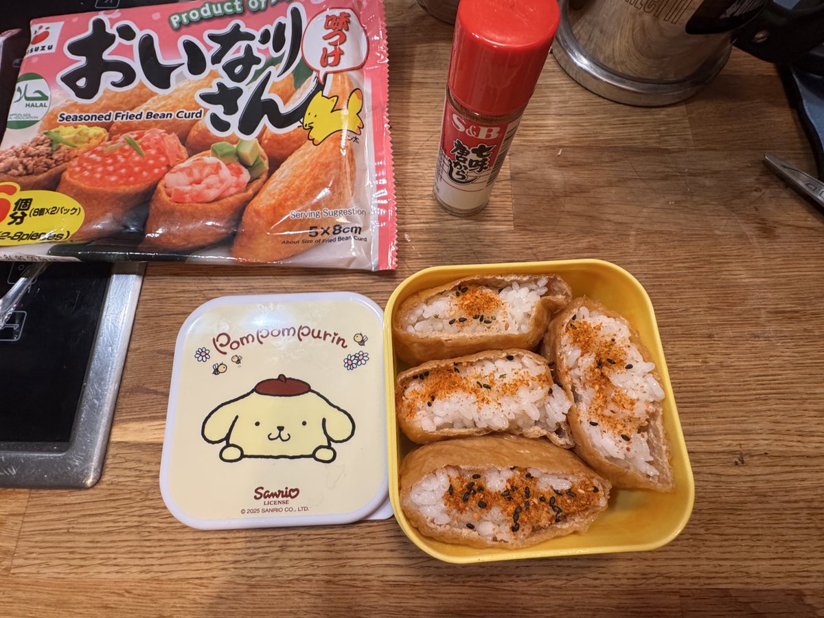 ueewmo's tweet image. pourquoi personne calcule les inari sushi alors que c'est trop bon? (les miens font peurs mais sont excellents ok)