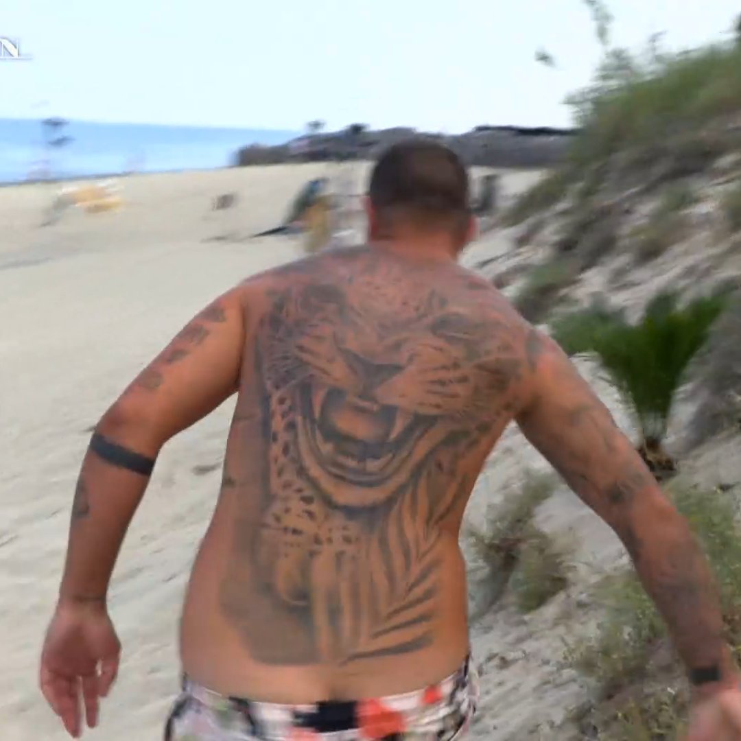 heythreshold's tweet image. vi prego mettetegli delle bretelle a quei costumi che non ce la faccio più a vedergli il salvadanaio!   😭

#temptationisland