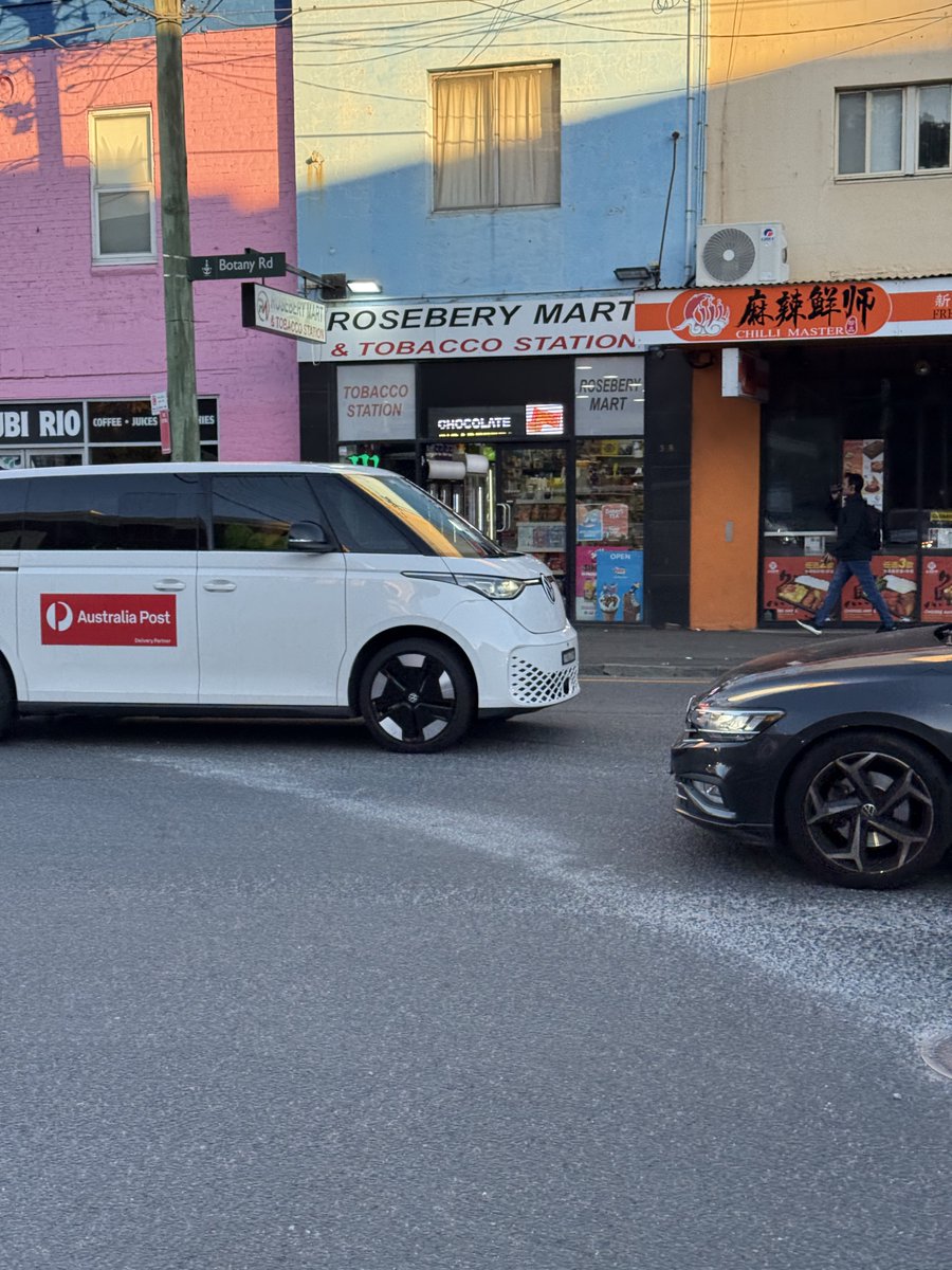 electricfuture5's tweet image. Australia Post are using ID Buzz!! they really could’ve chosen a more fun colour