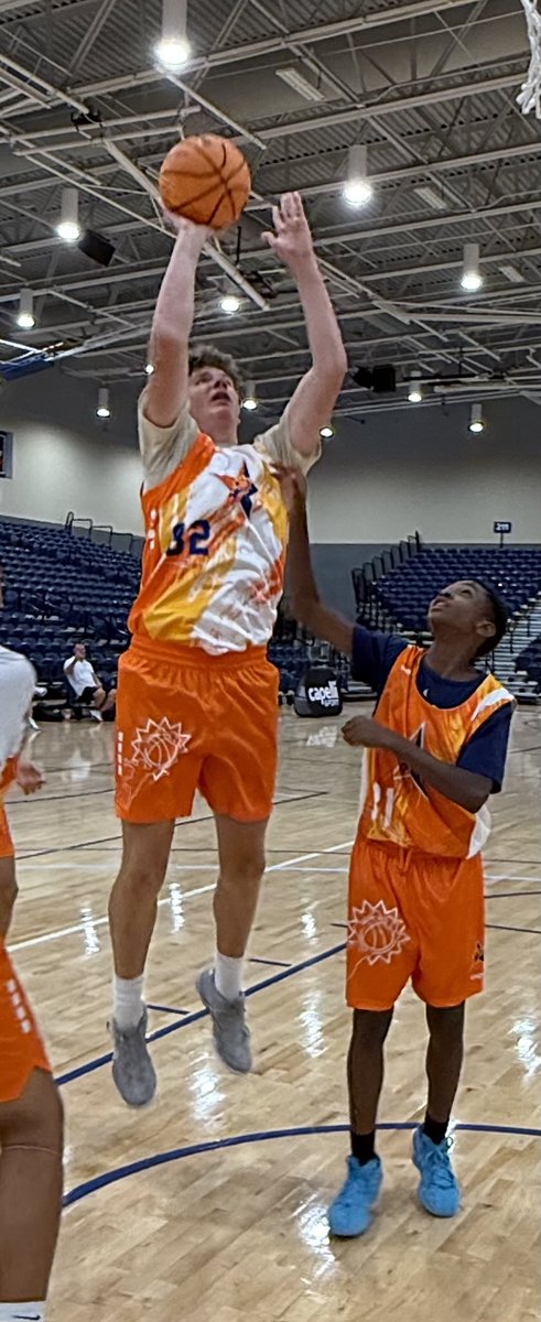 NorfolkKnights's tweet image. Simon Rinker (6’6 2029 Eastern View HS) with a rebound and basket. Nice touch around the rim, athletic and active moves his feet nicely and is capable of defending in space. Very good repeat jumper. #BigShots #AllStarShowtime @BigShotsToday @BigShotsGlobal