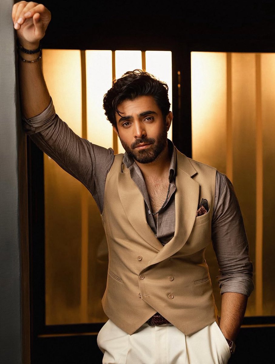 ibadat83822's tweet image. Well.. I have a vision.. 
#DananeerMobeen #SheheryarMunawar