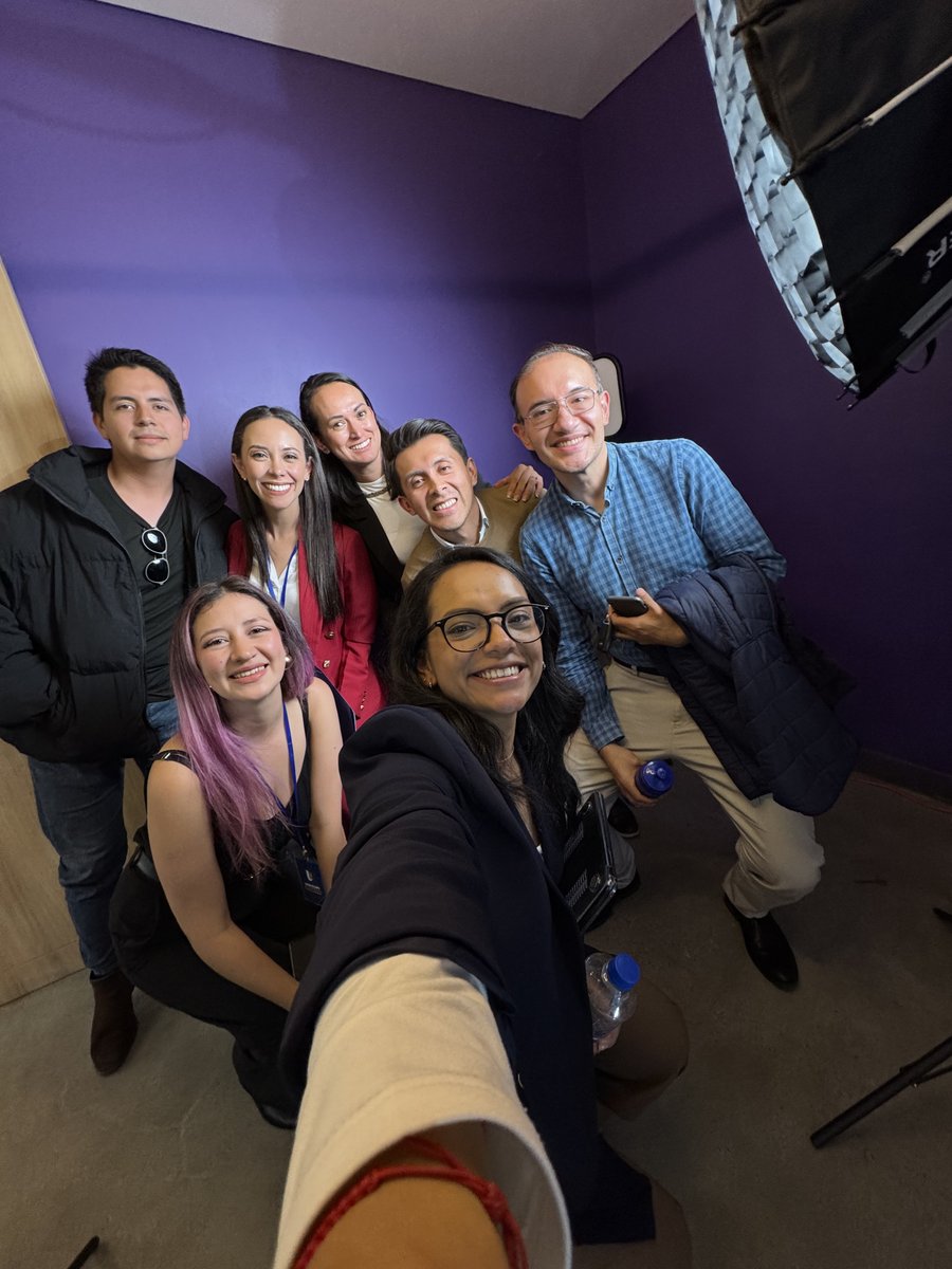 ViviTorresDiaz's tweet photo. Hoy celebramos #33AñosUIDE formando líderes e inspirando sueños.
Ser parte de esta comunidad ha sido un viaje de crecimiento y propósito.
Gracias, @UIDE, por ser el espacio donde reinventarnos es parte de nuestra esencia.
#UIDExperts #ReinventamosElFuturo #SoyUIDE #OrgulloUIDE https://t.co/Egu3oEOHdY