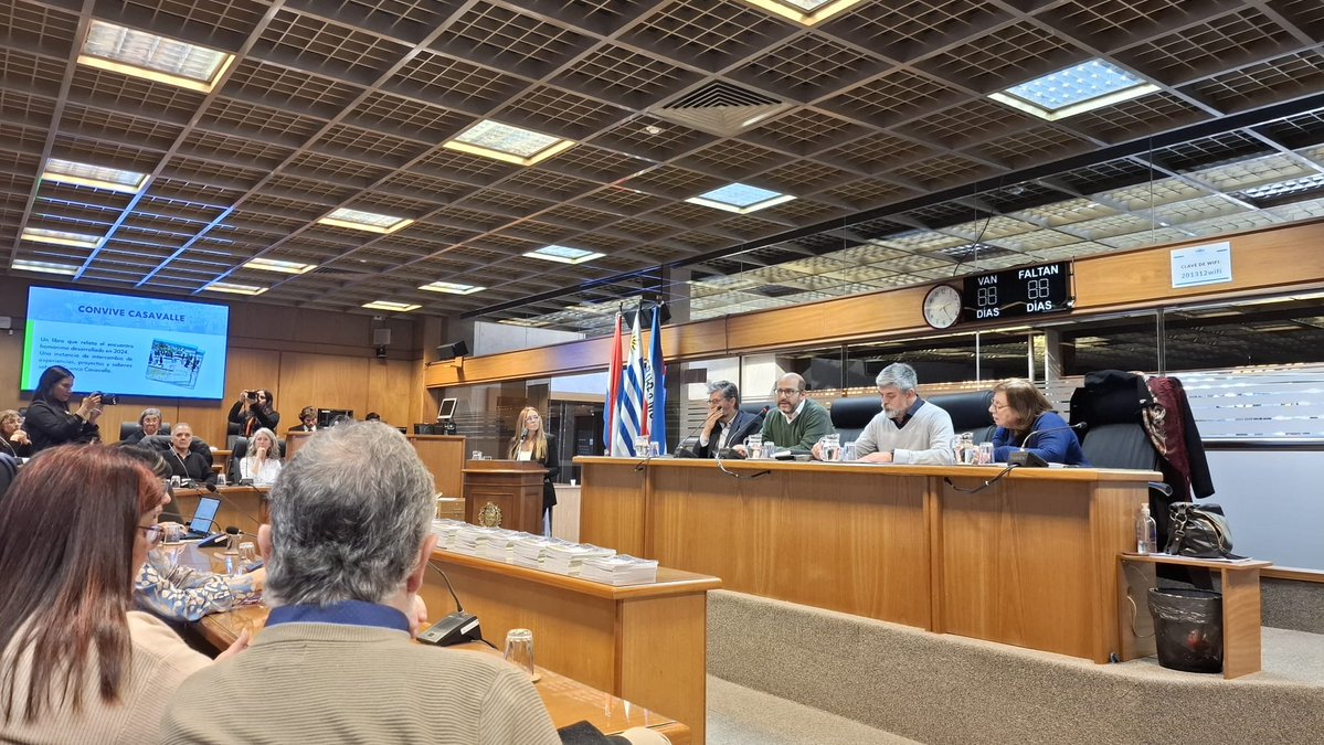 S_Schelotto's tweet image. La experiencia valiosa del Consejo de la Cuenca de Casavalle. Presentación del libro "Convive Casavalle" en el Palacio Legislativo, con presencia de autoridades, legisladores, técnicos e integrantes de colectivos vecinales. Acciones urgentes ante una realidad que interpela.