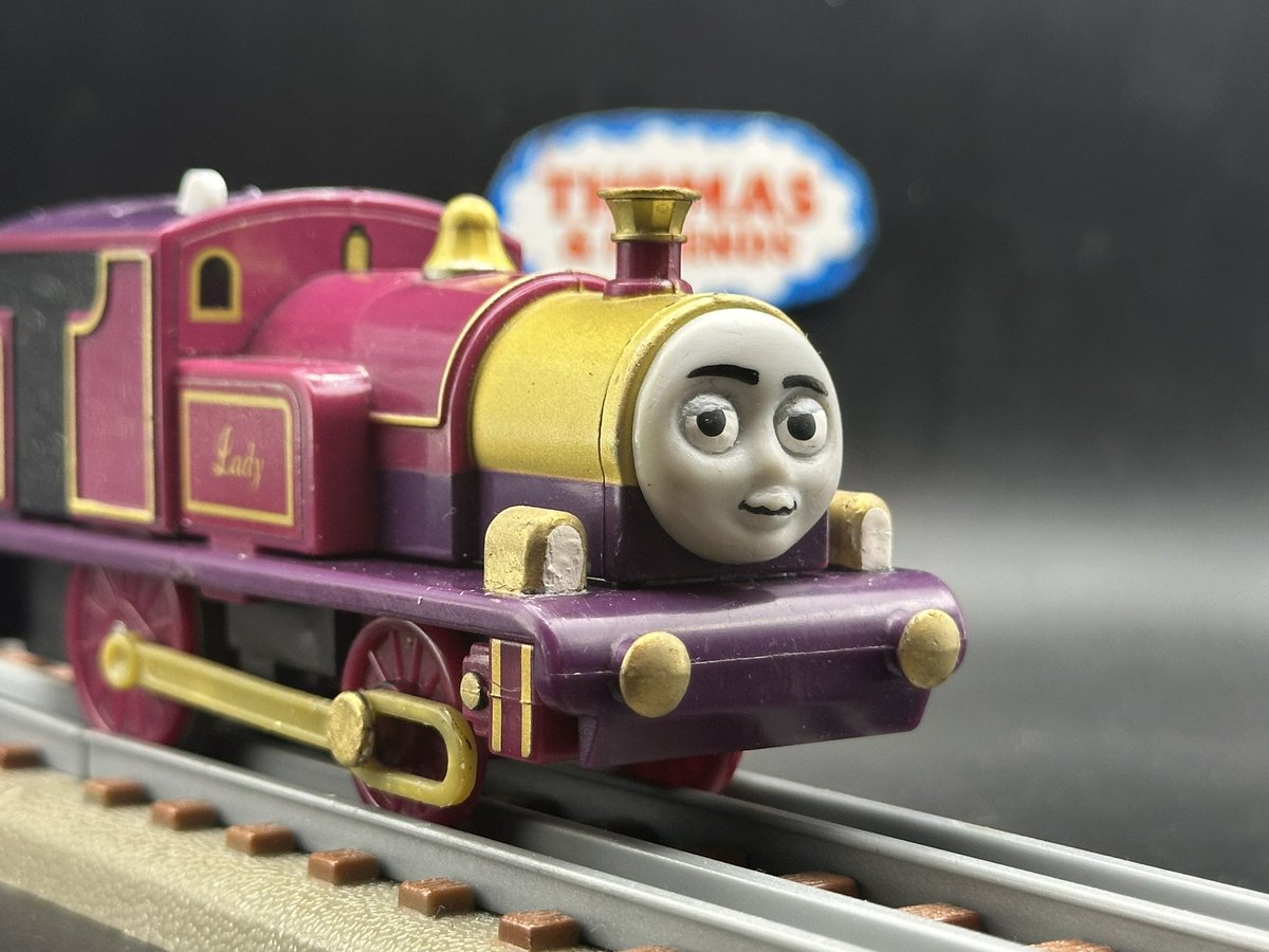 Jam_Appreciate's tweet image. She’s got an…odd look in her eyes… 🚂 🤨