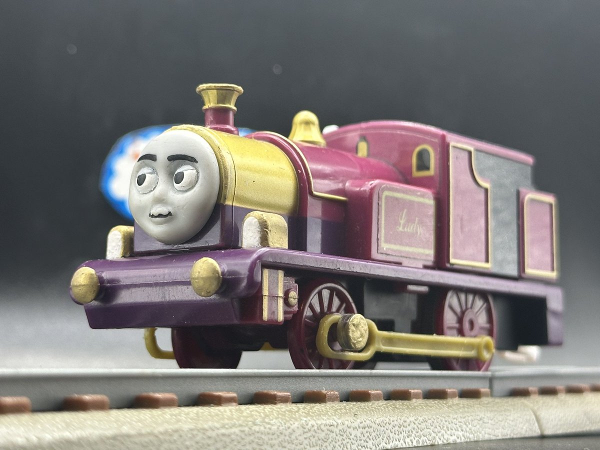 Jam_Appreciate's tweet image. She’s got an…odd look in her eyes… 🚂 🤨