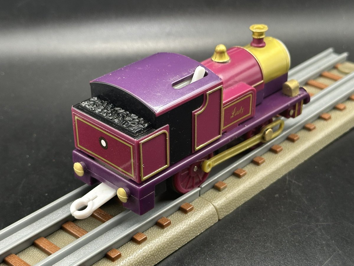 Jam_Appreciate's tweet image. She’s got an…odd look in her eyes… 🚂 🤨
