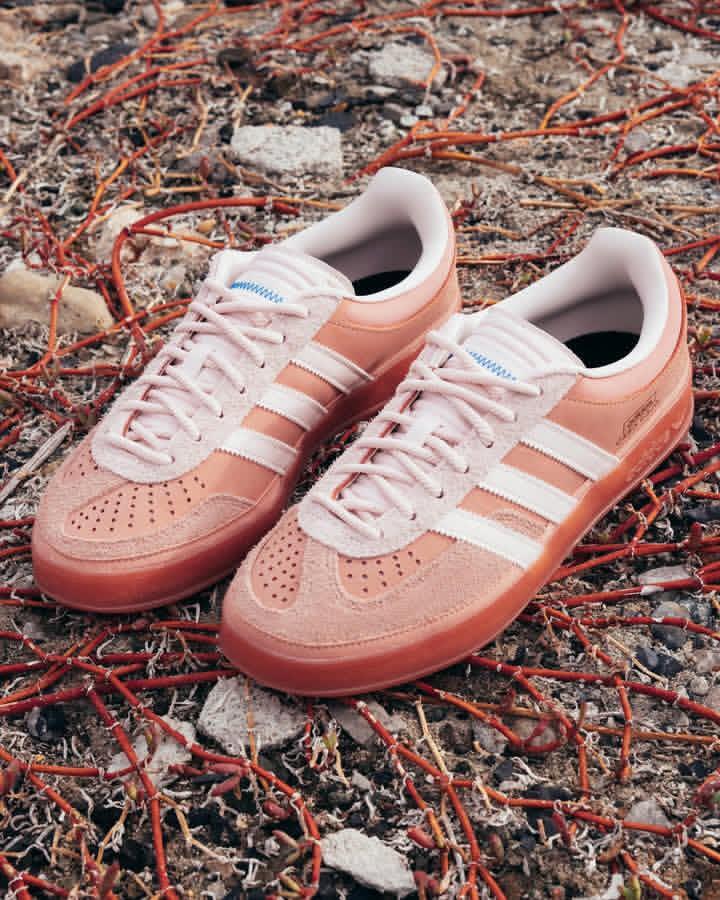 LaceLounge's tweet image. Bad Bunny’s new adidas Gazelle “Cabo Rojo” drops July 26 🇵🇷🐰 
Inspired by Puerto Rico’s iconic pink salt flats and coastal beauty. A tribute to the island’s vibrant culture.
#BadBunny #adidasGazelle #CaboRojo #PuertoRico #SneakerDrop #SneakerNews #Streetwear #adidasOriginals…