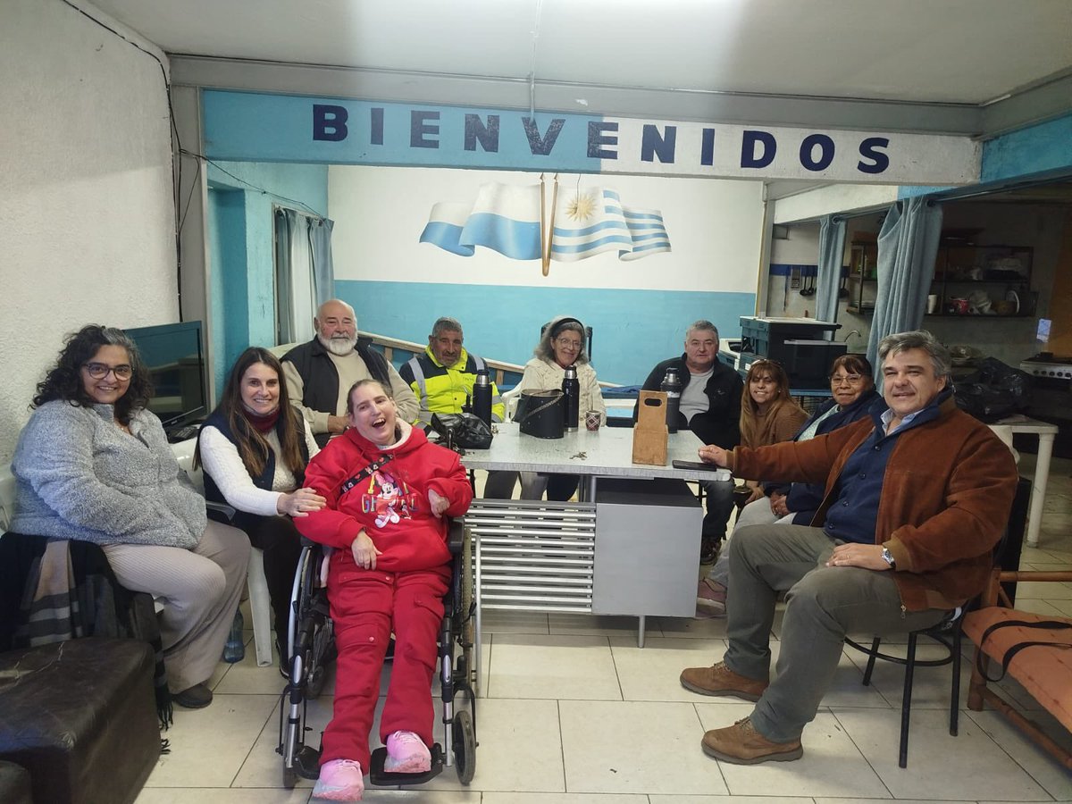 cdcamy's tweet image. En Colonia del Sacramento. Reunido con compañeros del Movimiento “Amanecen Nuevas Esperanzas”. Escuchando inquietudes.
#HayOrdenDeNoAflojar