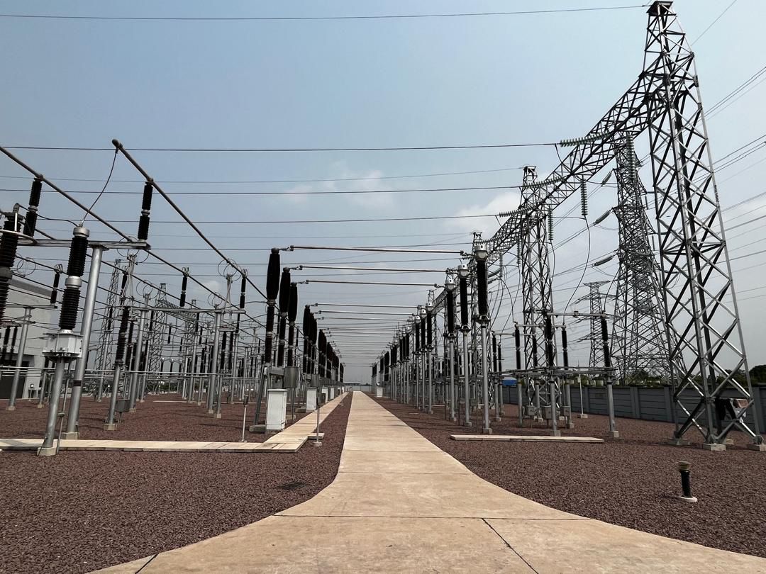 acprdcongo's tweet photo. #RDC : la ligne haute tension 120 kilovolts, reliant #Kolwezi, #Kayembe et #Mutshatsha, dans la province du #Lualaba, dans le Sud-est de la République démocratique du Congo, a été réhabilitée par la Société nationale d’électricité afin d’assurer le transport d’électricité dans cette partie du pays, selon un communiqué parvenu jeudi à l’#ACP.
"Sous l’impulsion de sa direction générale, la Société nationale d’électricité (#Snel) a entièrement réhabilité la ligne haute tension 120 Kv Kolwezi-Kayembe-Mutshatsha", a-t-on lu.
Cette ligne était hors service depuis plusieurs années en raison du vol à répétition de conducteurs en cuivre, selon la source.
Découvrez d'autres informations sur notre site web : https://t.co/tGEWJ2Bgzn
