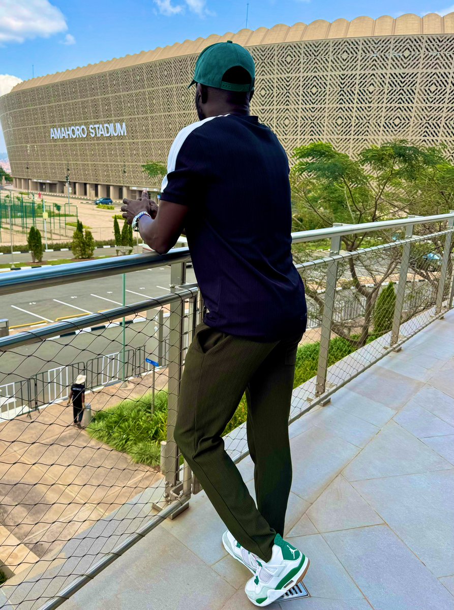 MatteOwenAsaba1's tweet image. While some entered the world today, others took their final breath.
And here I am, celebrating another year of life.
Who am I really? So thankful to God.
Happy birthday to me.🎉🙏