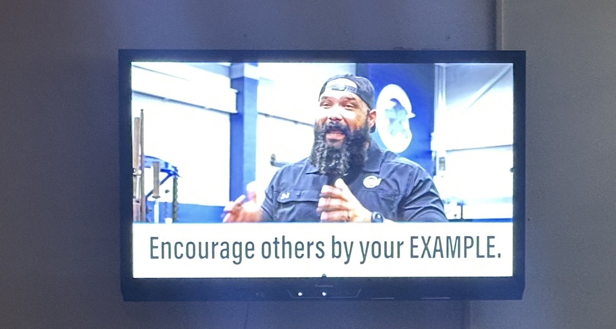 MHSFootball25's tweet image. Spent break today at football camp learning about being Elite Encourager’s from @2Wordstv and Stephen Mackey! @CoachHaack09 #TheStandard #BiggerThanBall