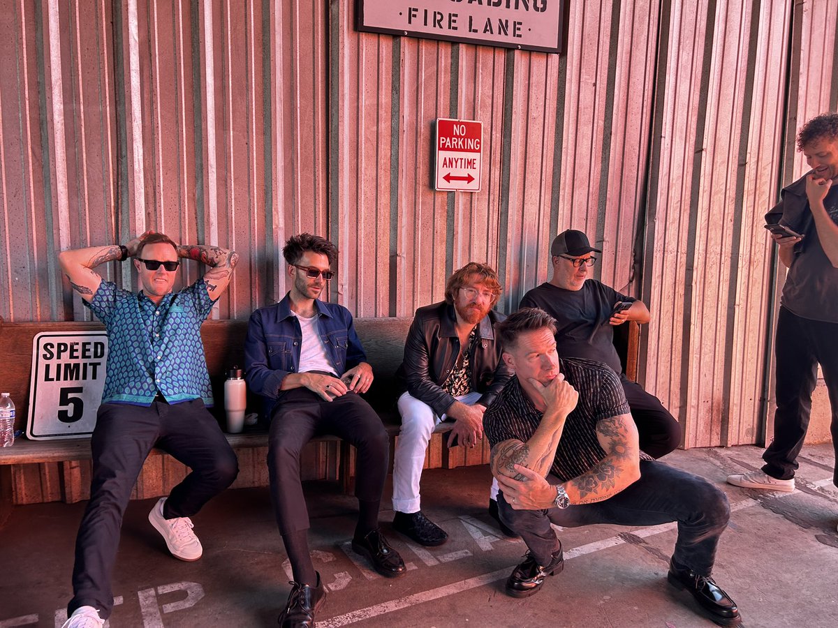 OneRepublic's tweet image. Beautiful Colors tonight. 9 p.m. PT/Midnight ET. onerepublic.lnk.to/beautifulcolors