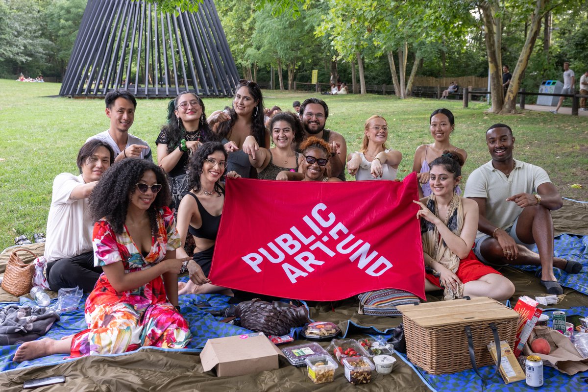 PublicArtFund's tweet image. It was so wonderful to spend a summer afternoon with Friends who joined us for a picnic hosted by our Friendship Ambassador, Isabella. Become a friend and stay tuned for more moments to connect with us! 👀
Link: bit.ly/4j5sDrT
📸: Filip Wolak