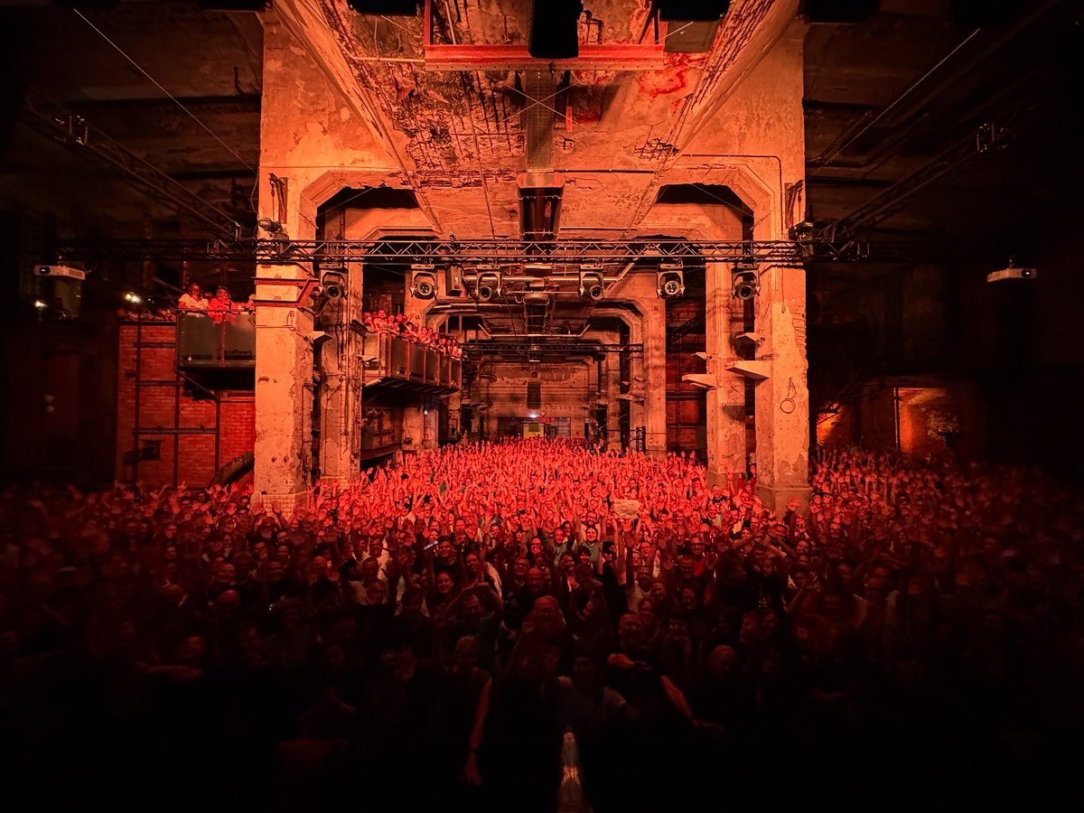 Amy__Macdonald's tweet image. Rottweil!! That was amazing! An awesome crowd in a crazy venue!! Thank you so much 🇩🇪 🖤