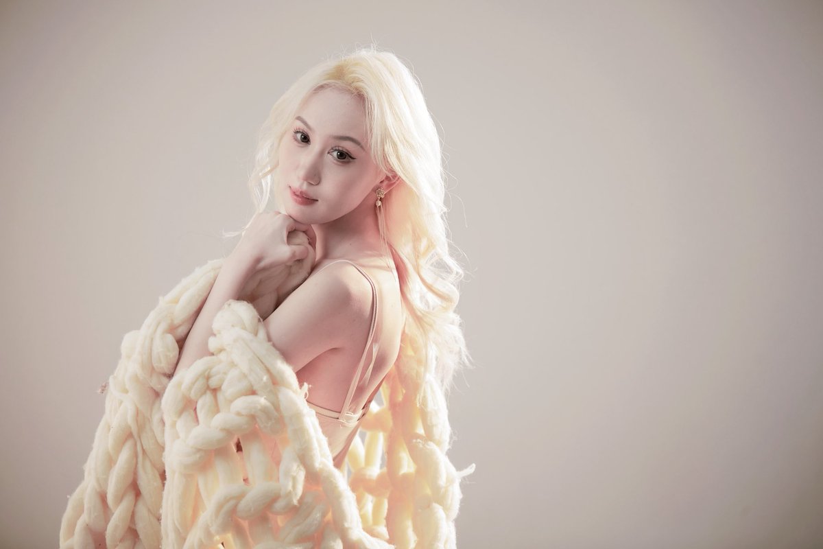 兄弟们早上好 <a href="/TheoriqAI/">Theoriq</a> 今天就开始在 <a href="/KaitoAI/">Kaito AI 🌊</a> 上Capital Launchpad了，好消息是参与社区销售可以提前获得 $THQ 和 AlphaSwarm 测试版，并且可以拥有其中一部分为代理经济构建的轨道坏消息是中文区好像过不去KYC