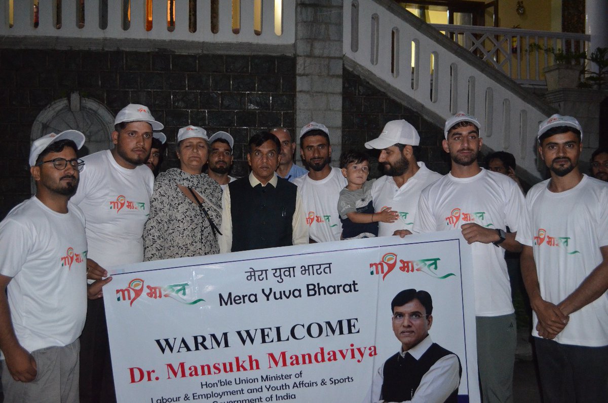 ZubairChowdhary's tweet image. It was an honour to welcome our respected Union Minister Youth service And Sports Dr @mansukhmandviya Ji last night in Srinagar. As a proud @MYBharatHQ Youth Leader, I felt deeply inspired by his vision and commitment towards empowering youth and transforming J&K. His presence in…