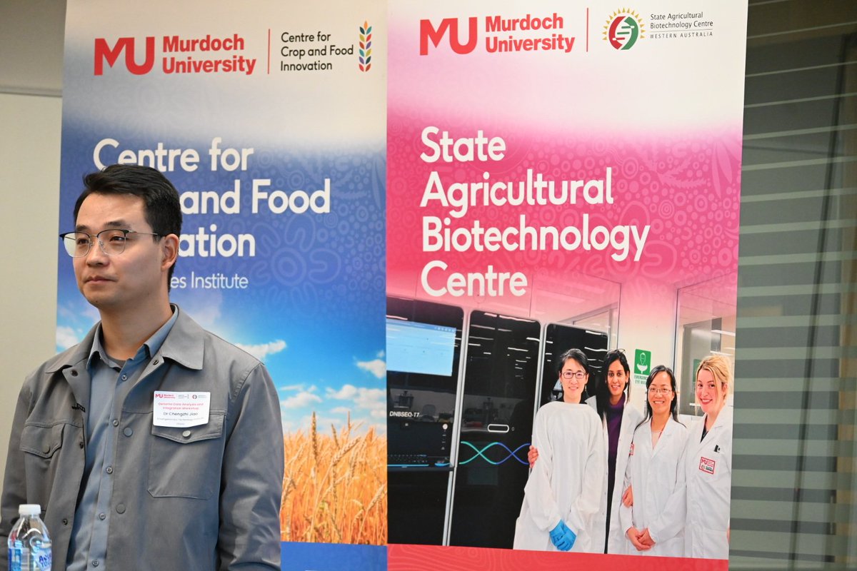 MU_CCFI_Biotech's tweet image. Capping off our session on Exploring Pangenomes is the Founder and CEO of the Smartgenomics Technology Institute, Dr Chengzhi Jiao, who presented a comparative genomic analysis of wheat varieties in China and Australia.
Dr Jiao was a key contributor in one of the most…