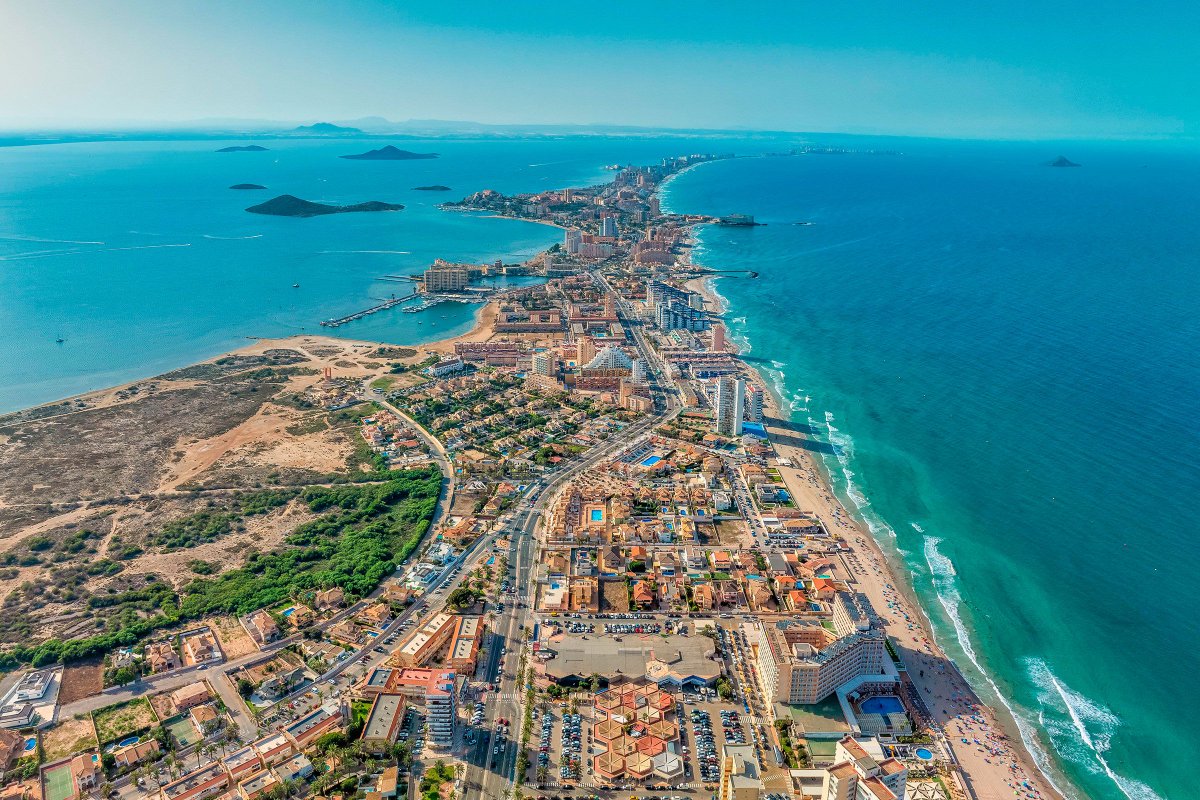 keithrpillow's tweet image. This is extremely interesting.
A Spanish lagoon was granted legal personhood. Then what happened? @goldenlikegoldy explains it all to us in @BioGraphic ➡️ buff.ly/hamdoCH