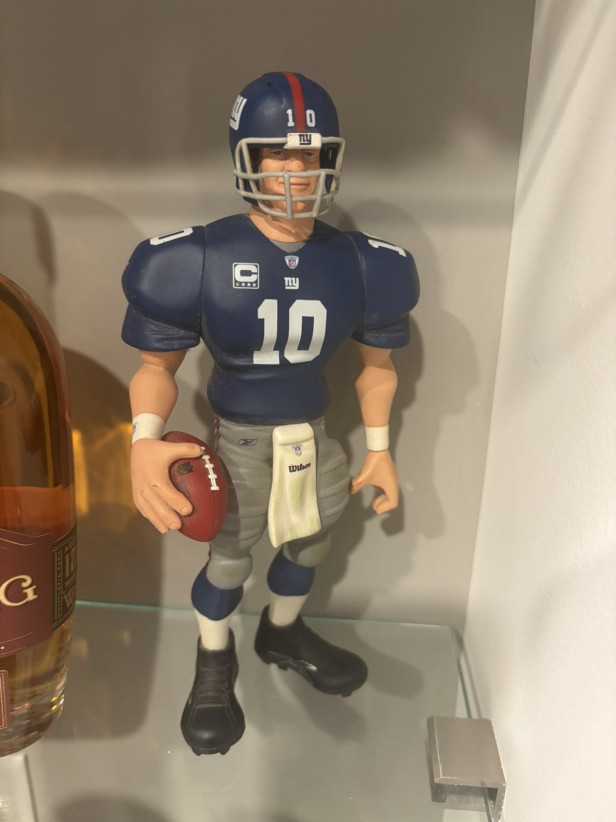 BengalYouTube's tweet image. My mom thought it’d be a fun idea to start a collection of all the players I’ve ever interviewed so she got me this Eli Manning figure for my birthday yesterday
Fun start