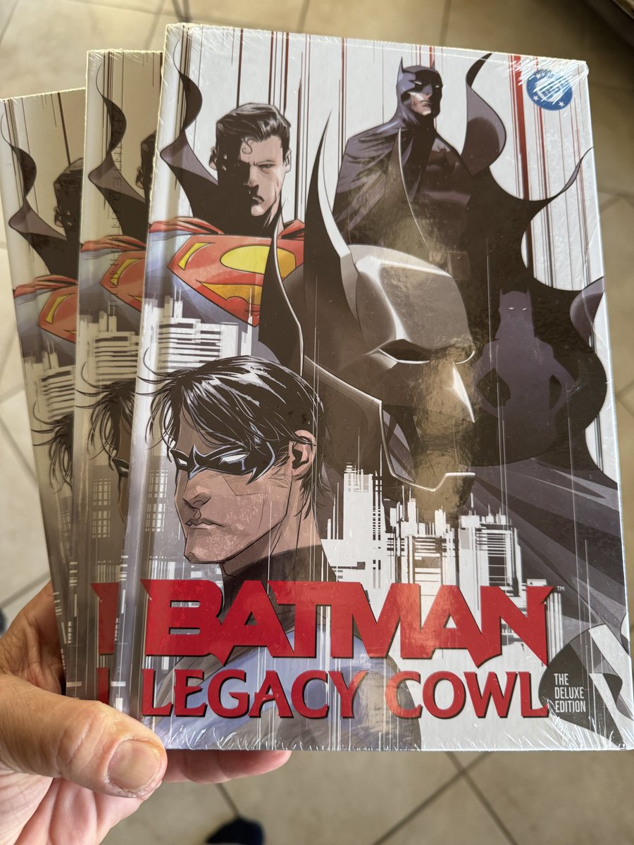 Many thanks to <a href="/Shae_Biron/">ShaeBiron.eth</a> and the team at <a href="/CandyDigital/">Candy</a> . 3 Batman: The Legacy Cowl: The Deluxe Edition books were damaged during delivery. And the new ones came safely today. 🙏🥳
