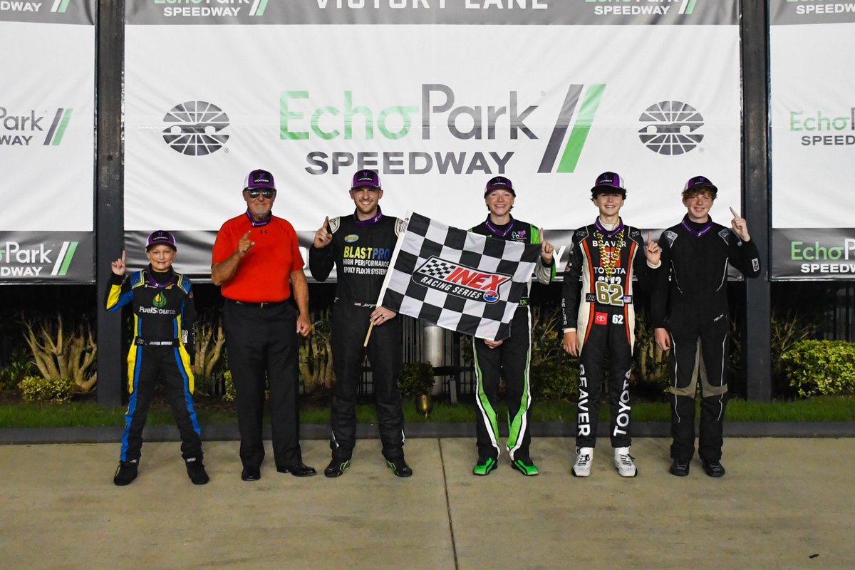 USLegendCars's tweet image. Introducing the 2025 @EchoParkSpdwy #ThursdayThunder Champions!🏆

Bandits: James Behnke
Masters: Bill Plemons
Pro: @JensenJorgensen 
Semi-Pro: @ColeDentonRacin 
Young Lions: Dylan Bongiovanni 
Outlaws: Carson Sherman

#INEX | @legendsofga