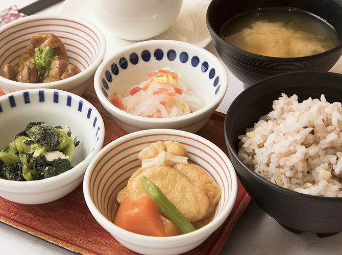 jalannet's tweet image. #京都 の #美味しい朝ごはん
京都旅行では朝ごはんも楽しんでみませんか☺️美味しい朝食でエナジーチャージして観光を満喫しましょ🍚

📍町家カフェ ろじうさぎ【京都市東山区】
築100年の町家カフェで多彩な朝ごはんメニューを。
［時間］8時～

📍京菜味のむら 烏丸本店【京都市中京区】…