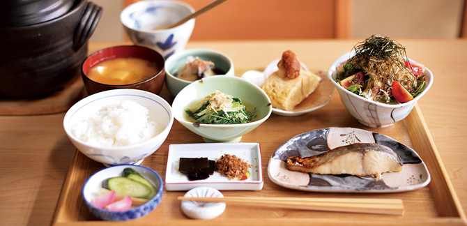 jalannet's tweet image. #京都 の #美味しい朝ごはん
京都旅行では朝ごはんも楽しんでみませんか☺️美味しい朝食でエナジーチャージして観光を満喫しましょ🍚

📍町家カフェ ろじうさぎ【京都市東山区】
築100年の町家カフェで多彩な朝ごはんメニューを。
［時間］8時～

📍京菜味のむら 烏丸本店【京都市中京区】…
