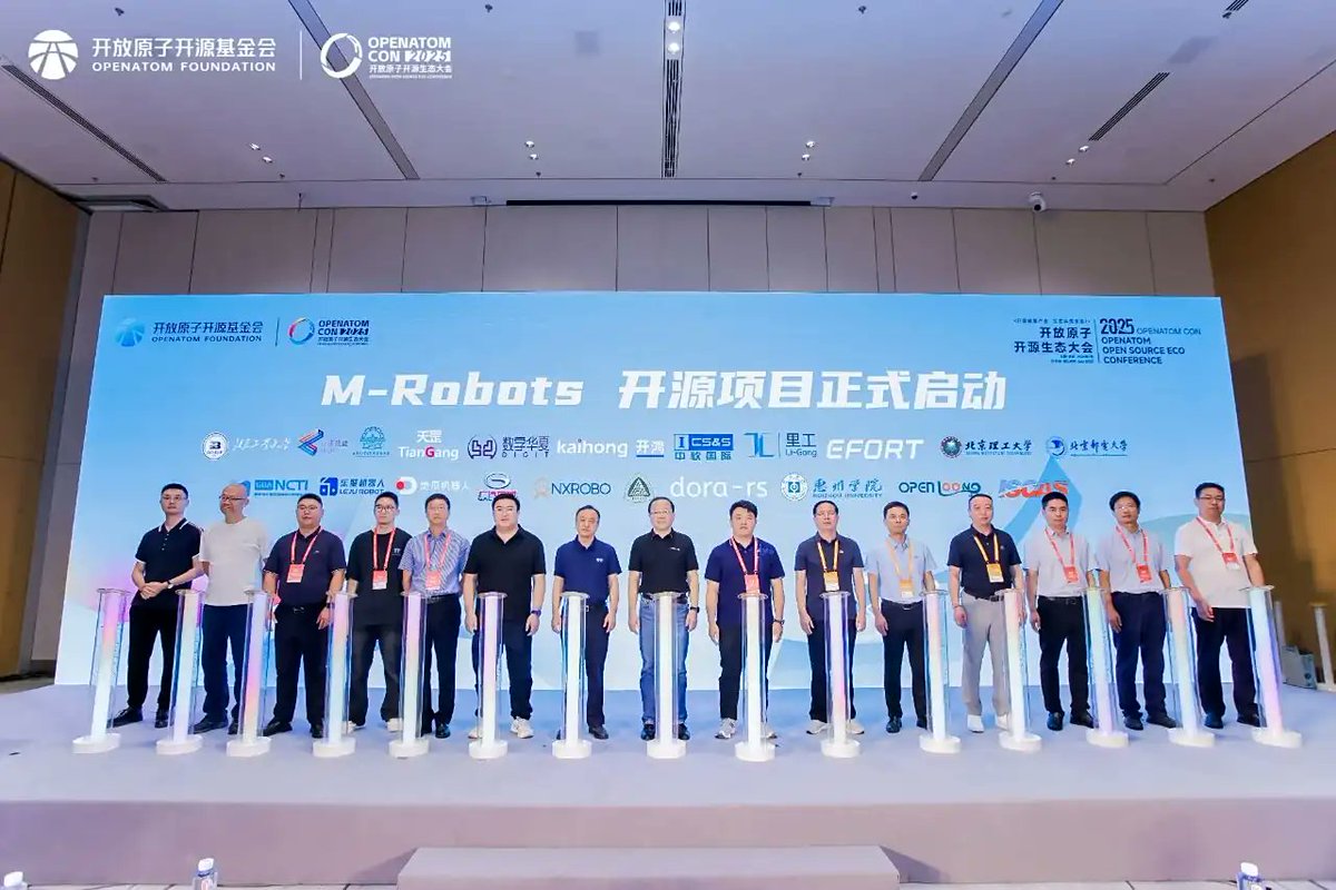 tphuang's tweet image. HW has open sourced HarmonyOS for robots called M-Robots OS.
Some notable partners include Efort (major industrial robot maker), Kaihong (its humanoid robot was showcased in HarmonyOS event) & numerous universities.
M-Robots can be used for humanoid robots, AGVsindustrial robot…