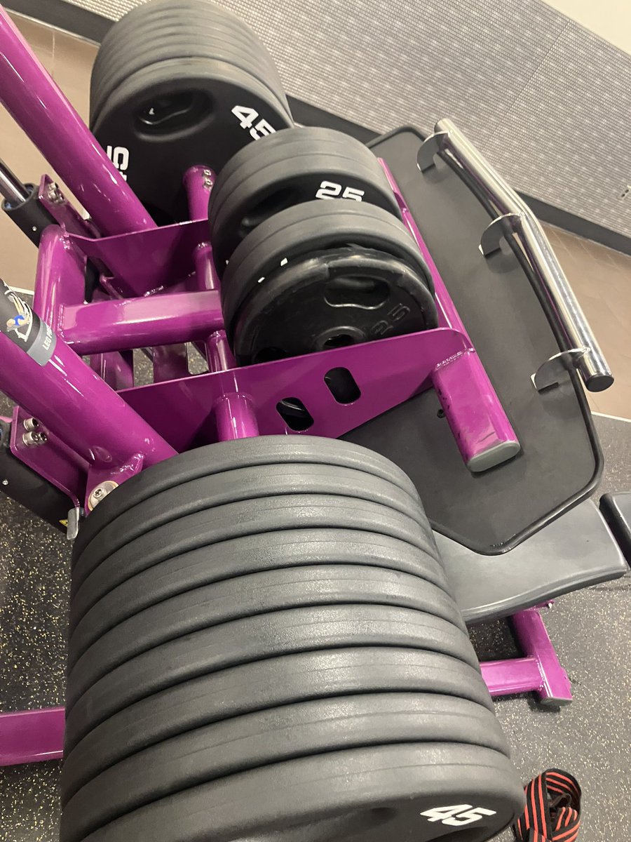 ajmahler's tweet image. In the big realm of lifting, Sled Press really doesn’t count for much. Niche. Lots of controversy about degree of ROM. Doesn’t translate well to Squat or Deadlift, lifts that matter.
It’s all in fun.
Going for 1300 soon. Just for the grind.