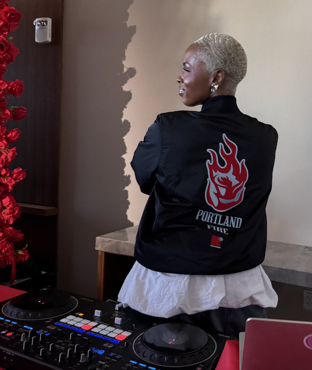 zyahbelle's tweet image. Just DJ’d my first @WNBA event! And I hope it’s not the last! Thank you and congratulations @FireWNBA !!!