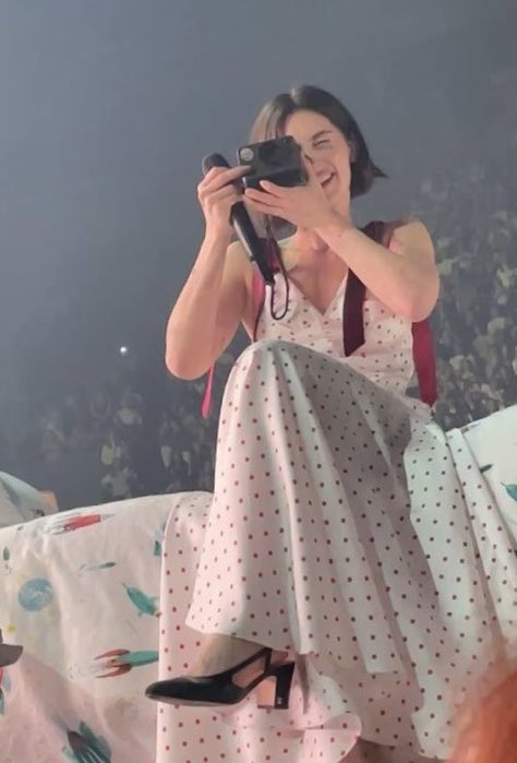 mimistayedthere's tweet image. Sometimes I think about how I wore two bows on my shoulders for basically the first performance of tsou era