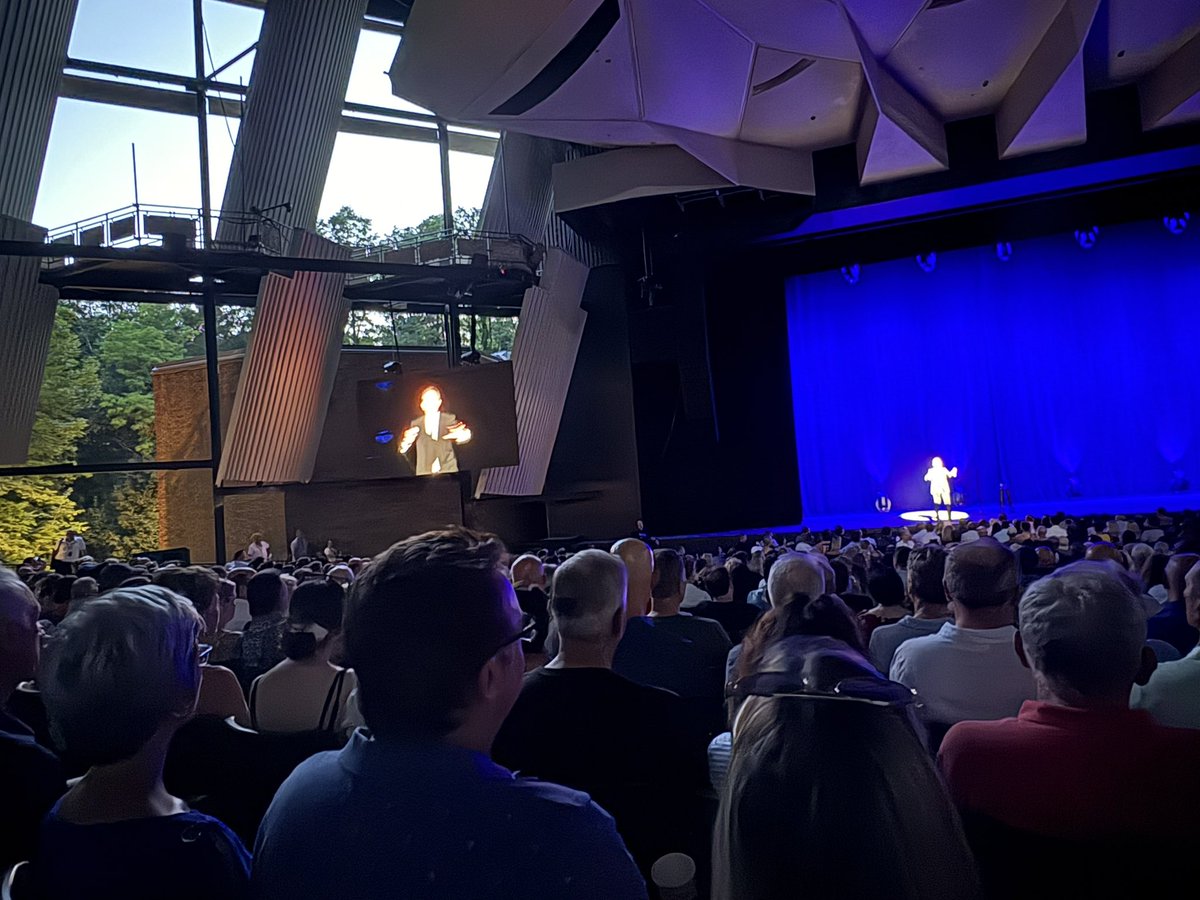 AsmSantabarbara's tweet image. 🎤 Seinfeld at SPAC tonight — and he did not disappoint 👏 A great father-daughter night! ❤️